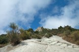 Stretta scalinata scavata nella roccia. Epomeo d'Ischia